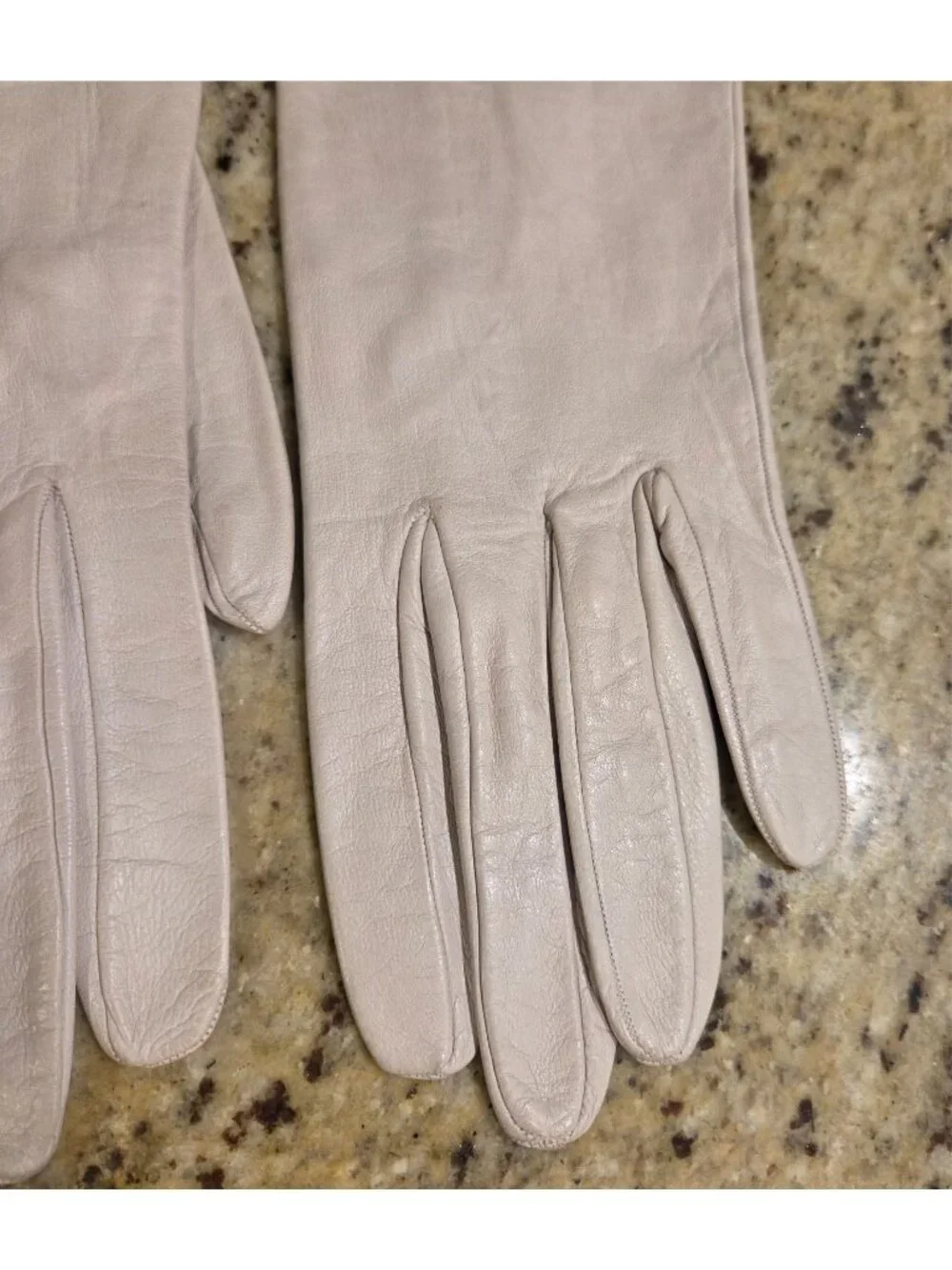Vintage Womens Size S Beige Leather Gloves Gold Tone Chain Wrist